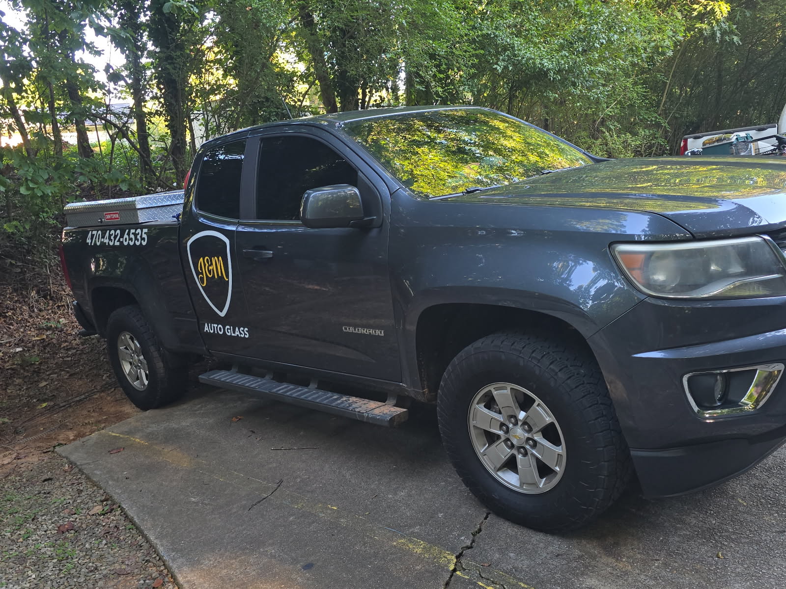 Auto glass job completed by J&M Autoglass — example 1